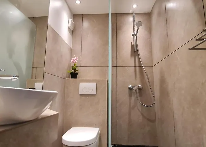 3,5 Suite, Kitchen, Terrace In Upper Town Appartement *